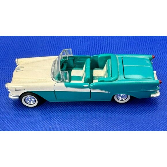 1955 Pontiac Safari Station Wagon & Oldsmobile 98 Starfire Convertible + Signs - Picture 15 of 16